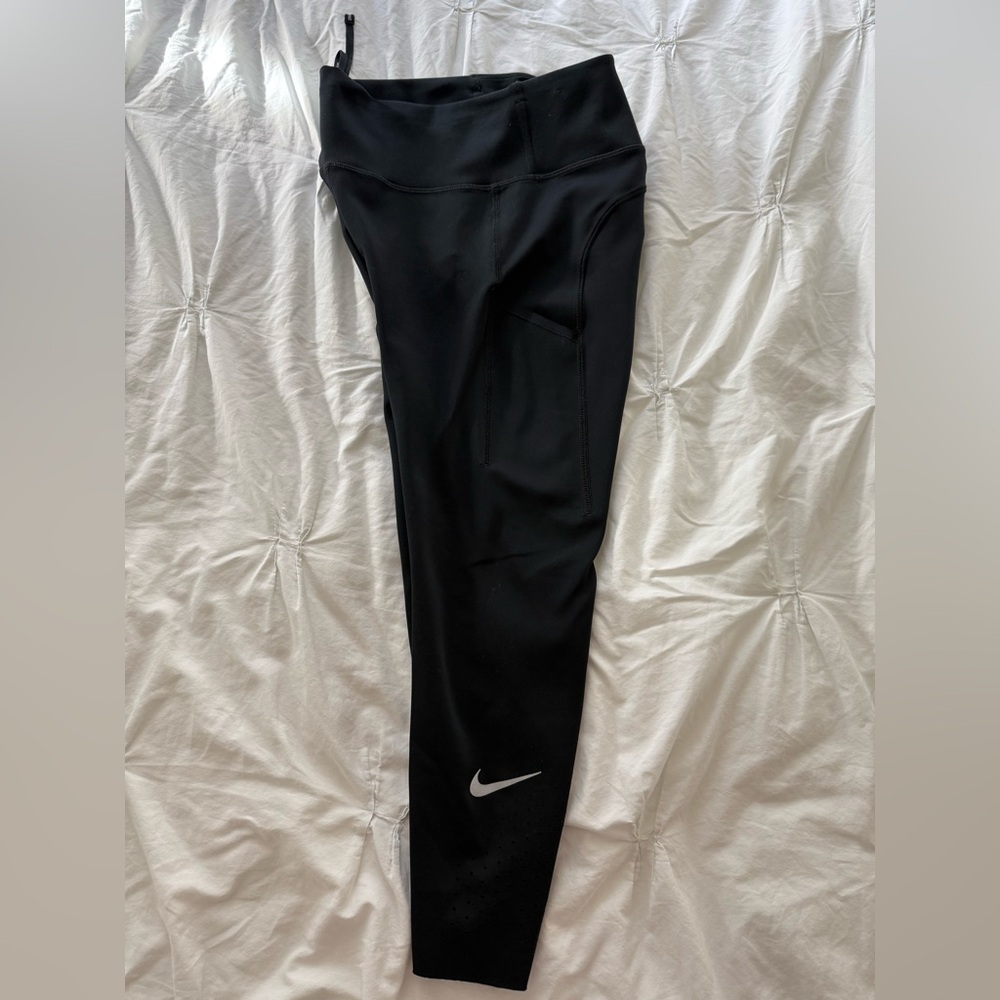 Nike Epic Luxe Mid-Rise Crop Leggings